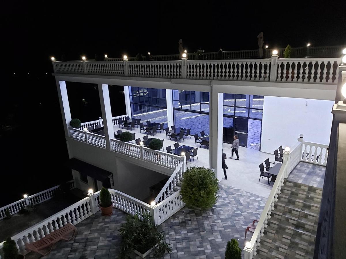 Hotel Zura Palace Кваріаті Екстер'єр фото