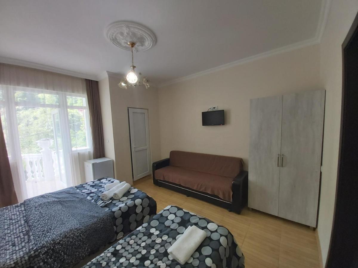 Hotel Zura Palace Кваріаті Екстер'єр фото