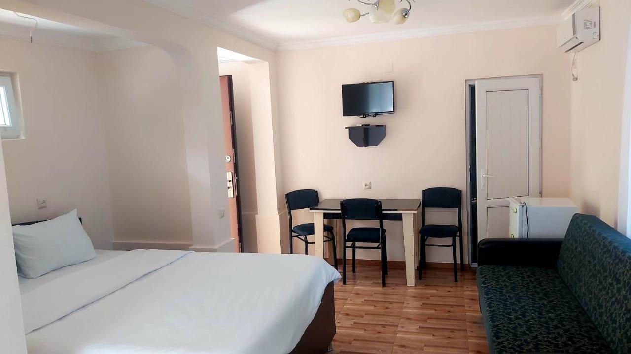 Hotel Zura Palace Кваріаті Екстер'єр фото