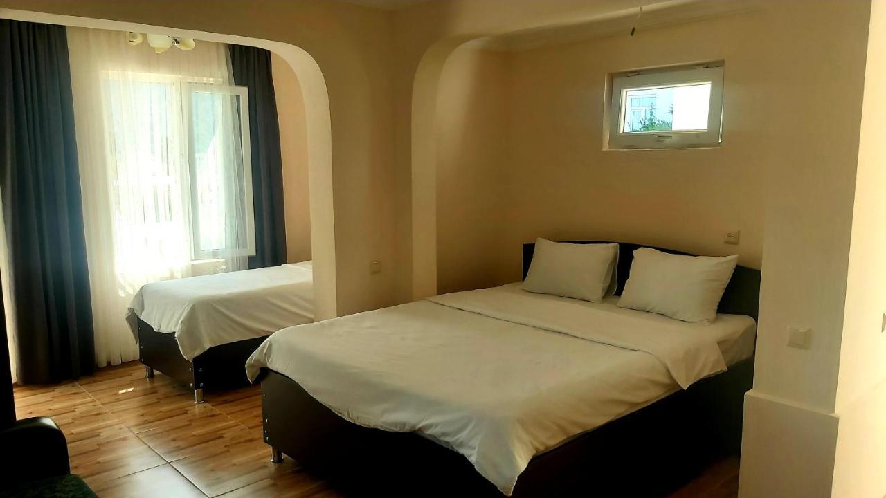 Hotel Zura Palace Кваріаті Екстер'єр фото