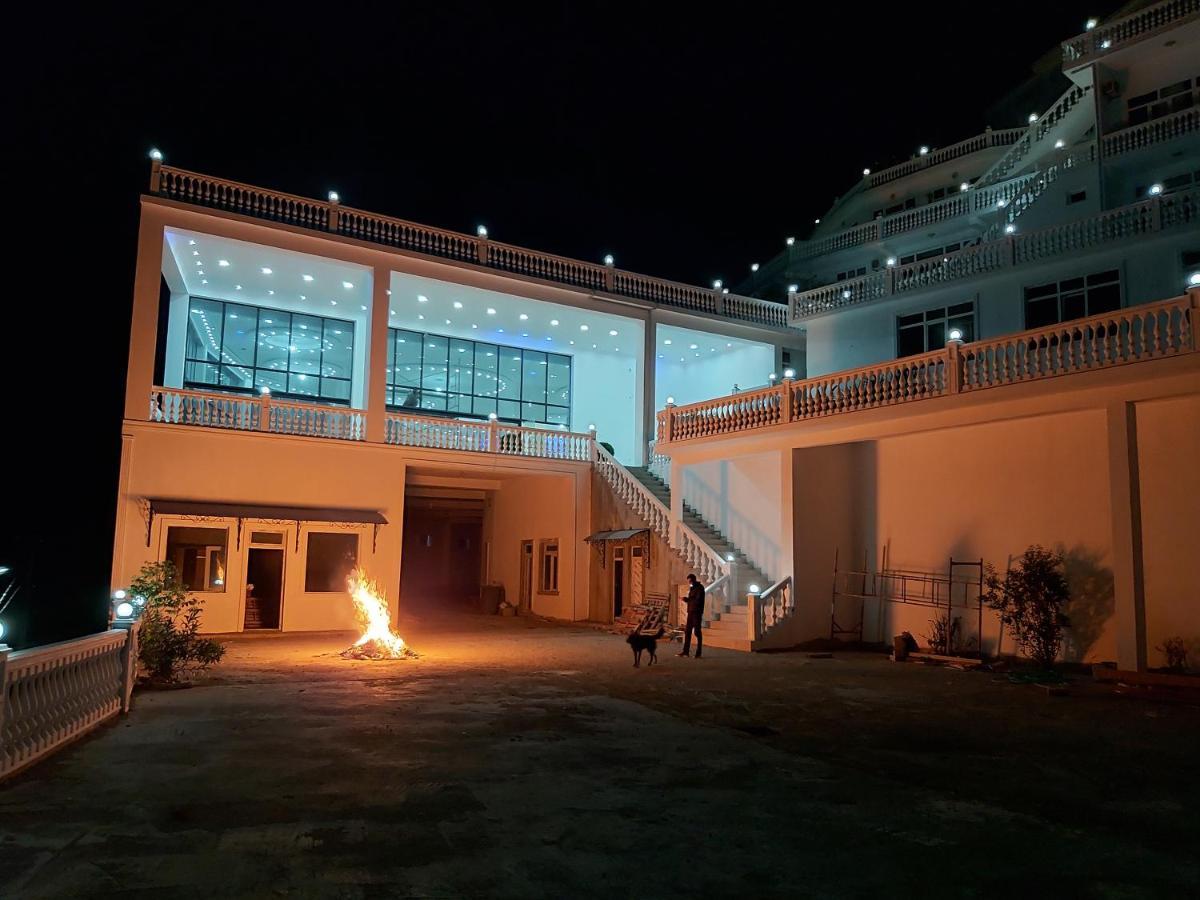 Hotel Zura Palace Кваріаті Екстер'єр фото